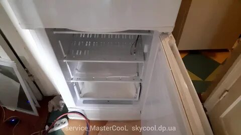Холодильник индезит работает морозит