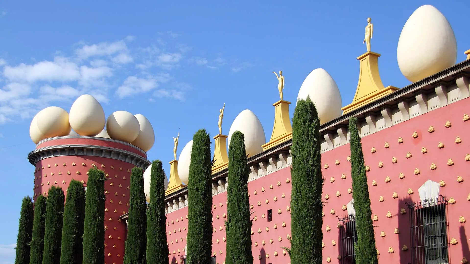 Фигерас музей дали. Фигейрос сальвадор дали музей. Фигерас музей дали. Фигерас музей сальвадора. Музей сальвадора дали в фигерасе.