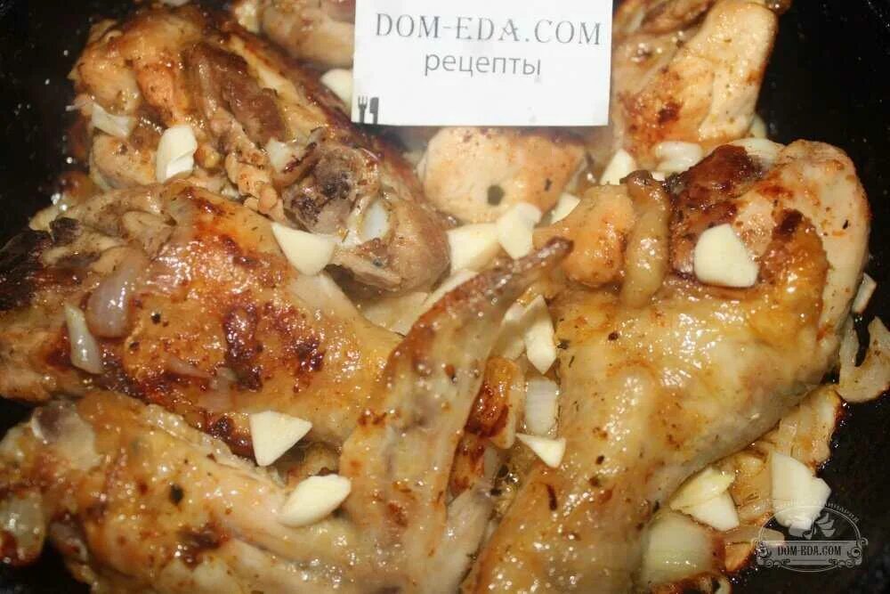 Шампиньоны жареные на сковороде с куриным филе. Жареная курица на сковороде с луком рецепт. Пожарить куриное филе на сковороде. Жареная курица на сковороде с луком рецепт. Жареная курица на сковороде с луком рецепт.