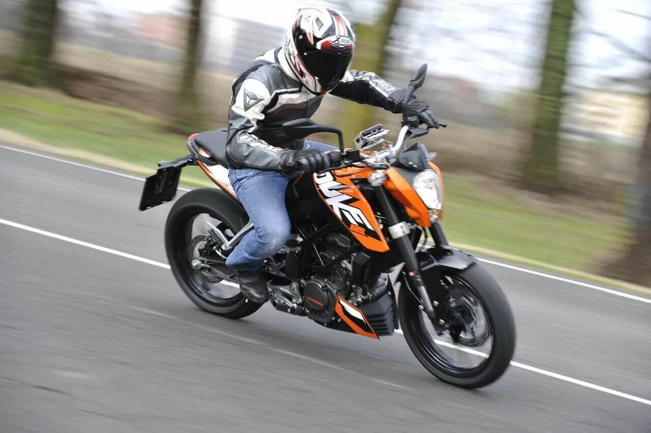 Категория a1 мотоцикл. KTM Duke 125. Мотоциклы категории а1. Мотоциклы категории а1 125 кубов. Легкий мотоцикл категории а1.