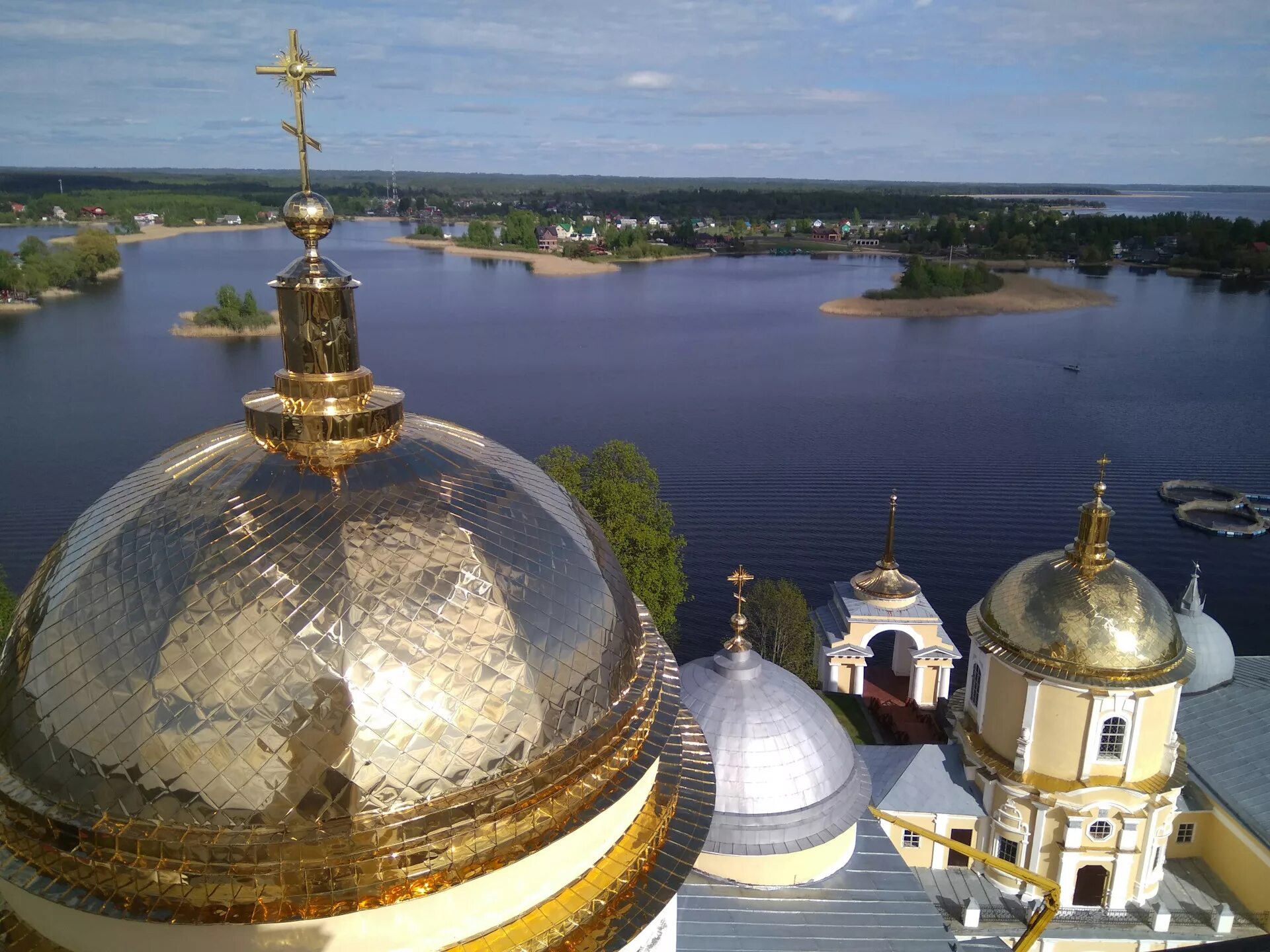 Экскурсии на селигер из москвы. Городец селигер. селигер горы. деревня городец селигер. селигер святые места.