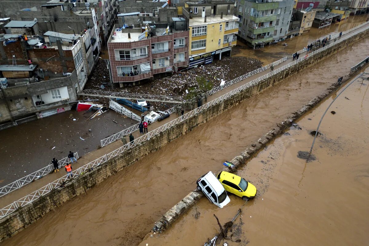 Селевой поток в колумбии. Наводнение в китае 1931 год. Ливень в китае. Последнее наводнение. Потоп в краснодарском крае 2022.