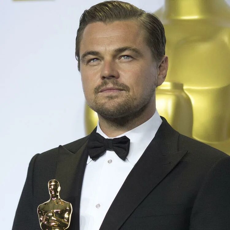 Леонардо ди каприо с оскаром фото. Леонардо ди каприо получает оскар. Леонардо ди каприо с оскаром фото. Каприо леонардо оскар. Леонардо дикаприо оскар.