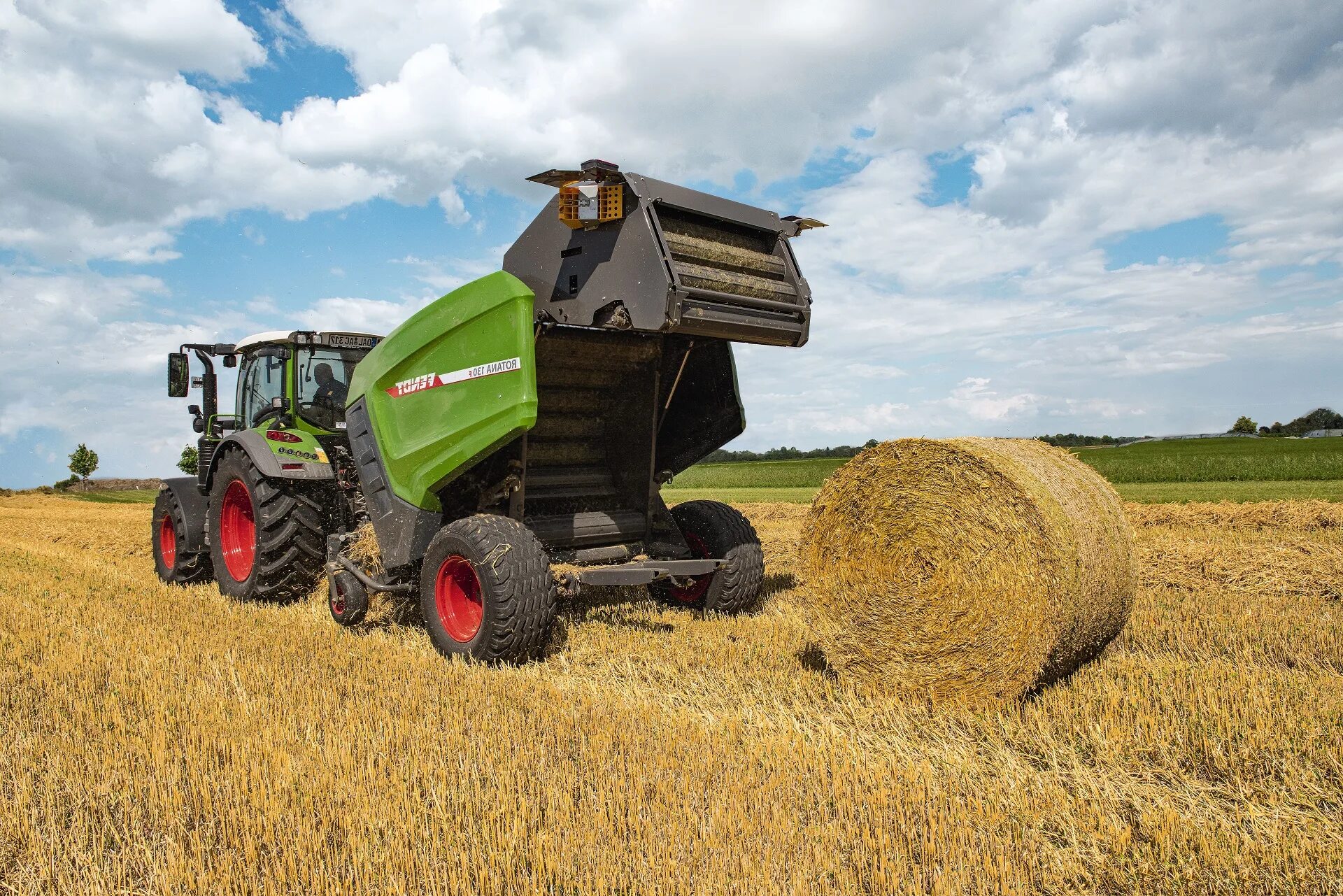 Пресс подборщик Fendt. Рулонный пресс подборщик Фендт. Тюковые пресс-подборщики Fendt. Fendt Rotana 130.