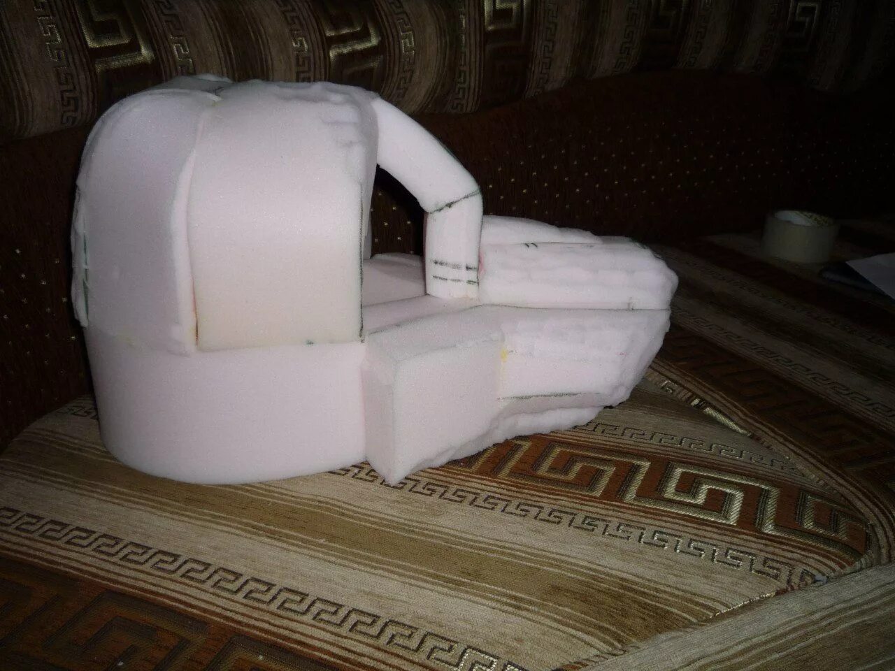 Голова из поролона ростовой куклы. Костюм снеговика из поролона. Каркас из поролона. Пошив ростовой куклы. Основа из поролона.