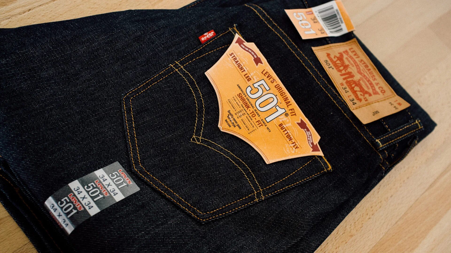 Levis екатеринбург. Levis екатеринбург. Известные магазины одежды. Левайс витрина. Джинсовый магазин левайс.