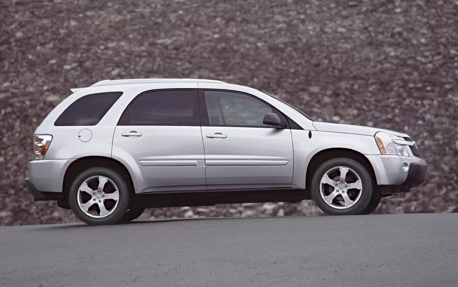 Chevrolet equinox 2005 двигатель. Chevrolet equinox 2017 двигатель. Chevrolet equinox 2005 салон. 5 турбо. Chevrolet equinox кроссовер.