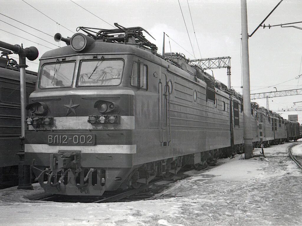 Электровоз в 12. Вл12 электровоз. Электровоз вл12 002. Вл12-001. Советский электровоз вл12.