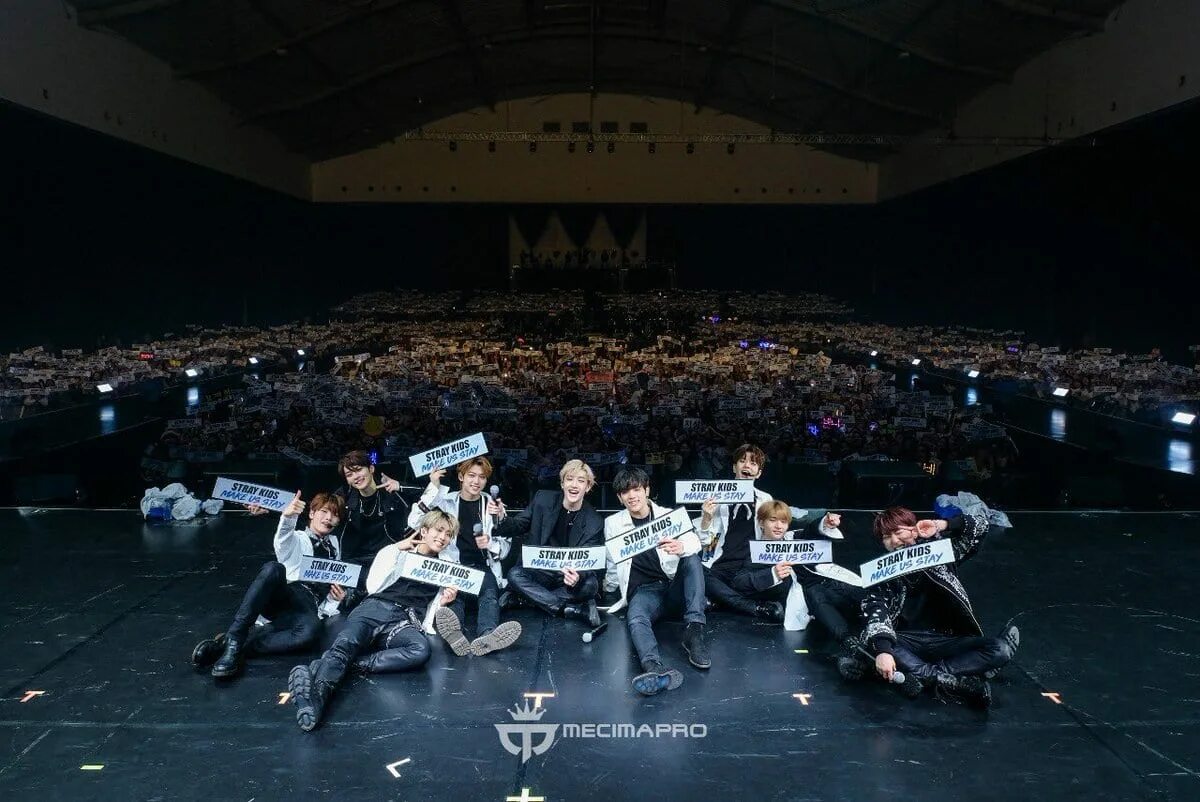 Stray kids концерт. Stray kids replay новый. Stray kids участники. Группа stray kids 2022. Стрей кидс в санкт петербурге 2024.