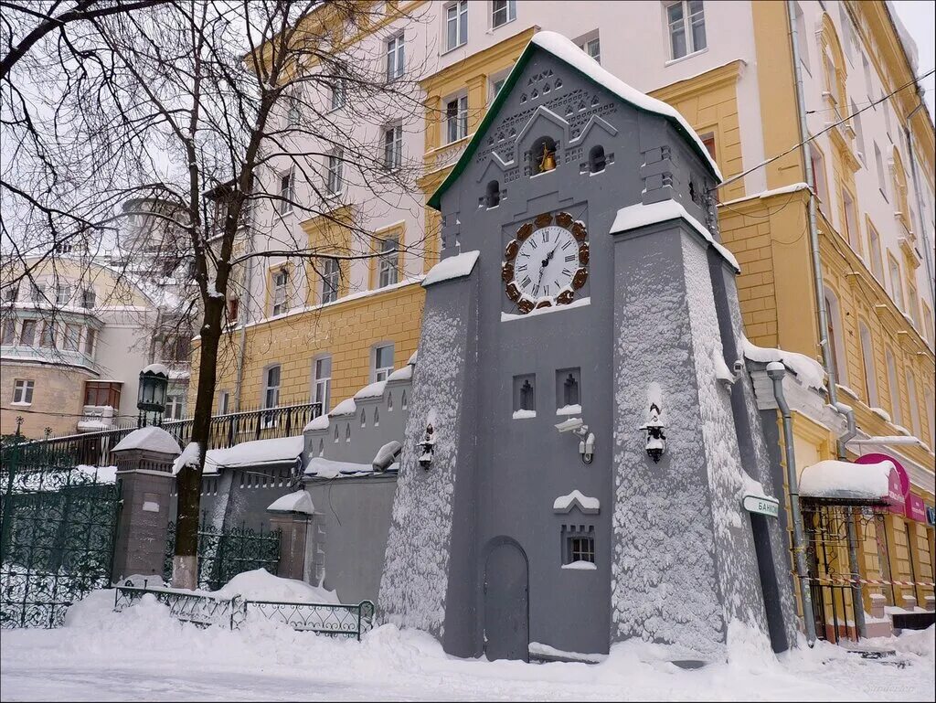 нижний новгород куранты на церкви. банк нижний новгород на покровке. нижний новгород башня с часами. дом на часы нижний новгород. здание госбанка в нижнем новгороде часовня.