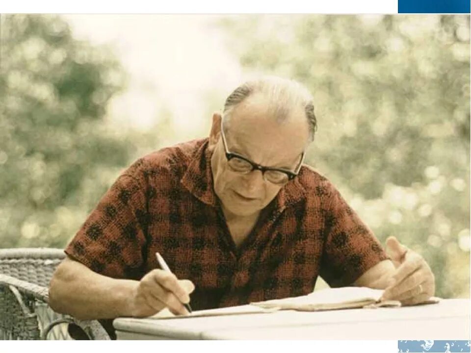 Паустовский работа. Георгиевич паустовский. Паустовский на войне. Паустовский работа. Паустовский писатель.