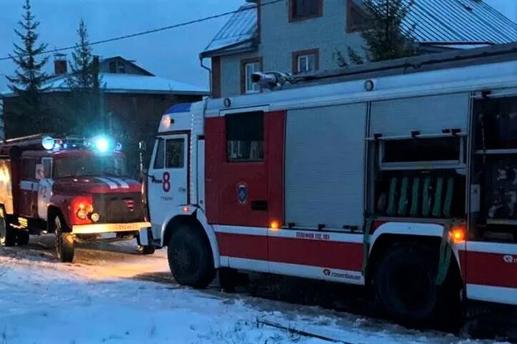 Пожар в Губкине 02.02.2022. Пожар в Губкине. Пожар в Борисовке Белгородской ОБД.. Пожар в Чернянке Белгородской. Губкин горит дом