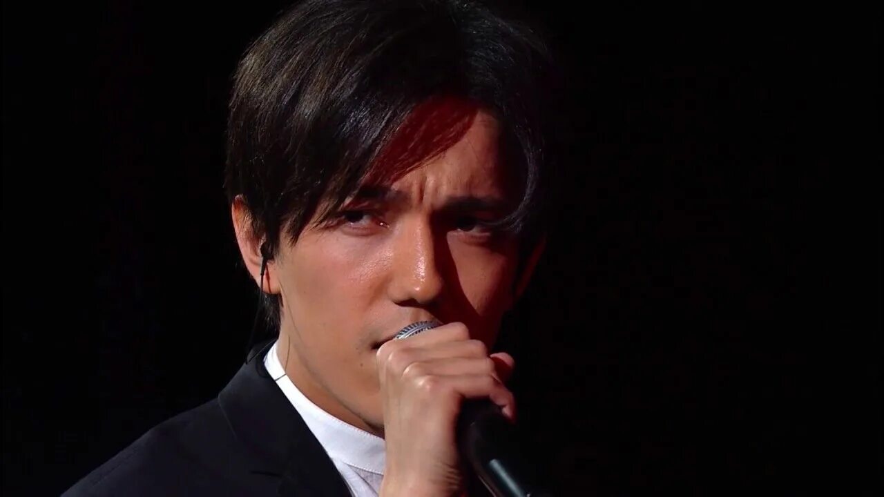 Димаш любовь уставших видео. Димаш Кудайбергенов лебеди. Dimash Kudaibergen любовь. Дюмаш корнобеков певец.