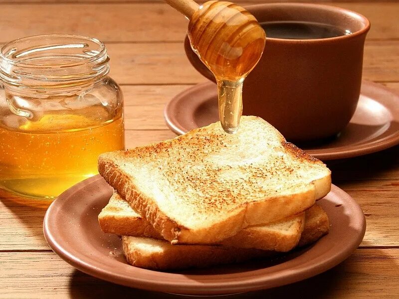 Honey toast. Хлеб с маслом и медом. Мед на столе. Тост с медом. Чай с медом.