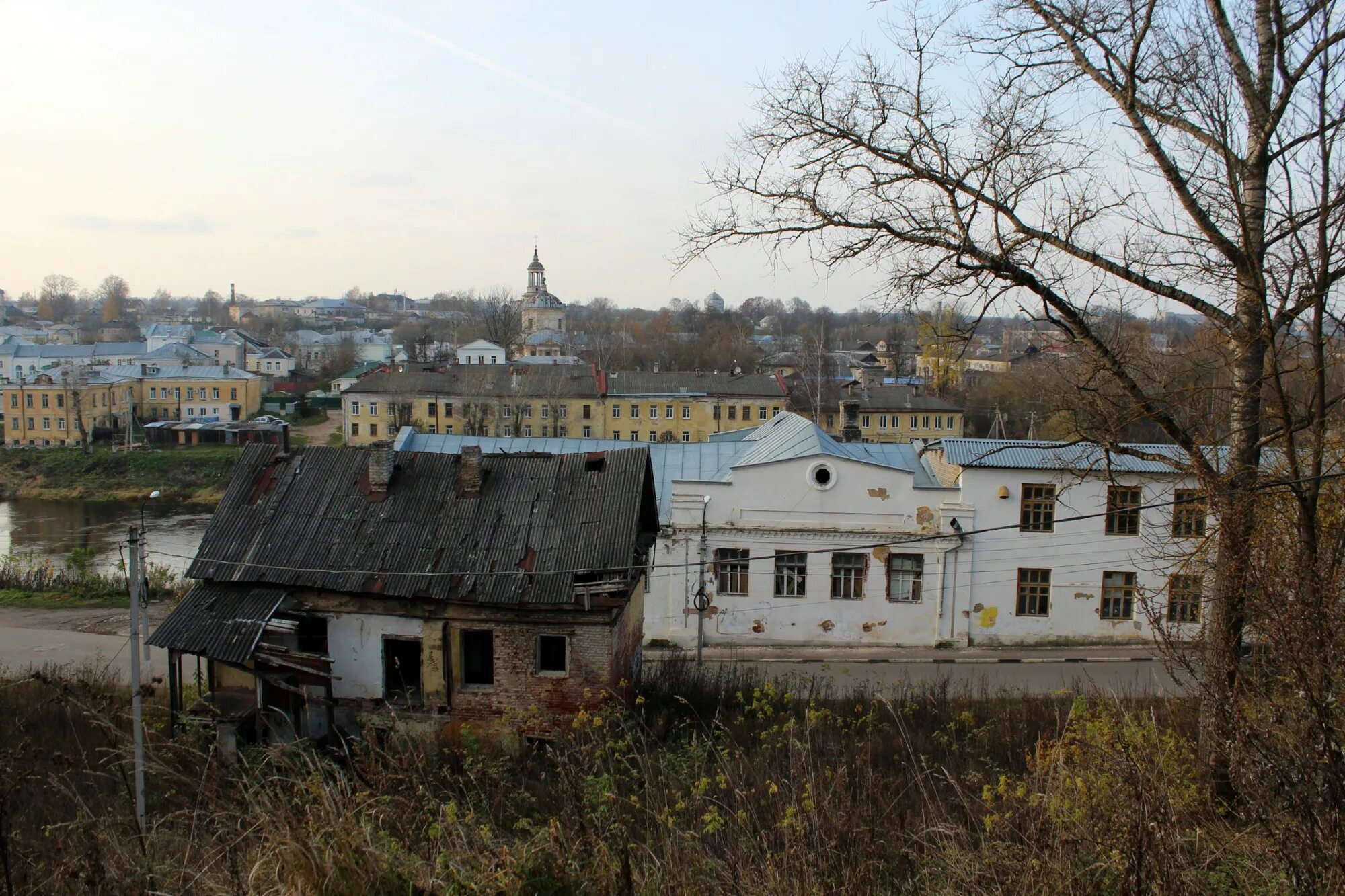 Бережок 14. Поселок на воде. Бережок торжок. Солнечный день на реке фото. Бережок торжок мебель.