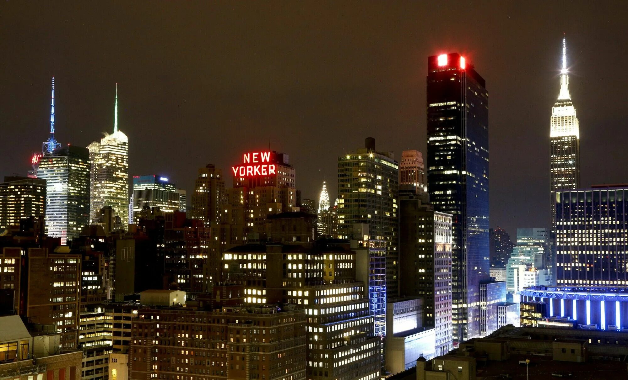 Нью йоркер город в США. Здания New York at Night. Ночной маленький город. New York City ночью.