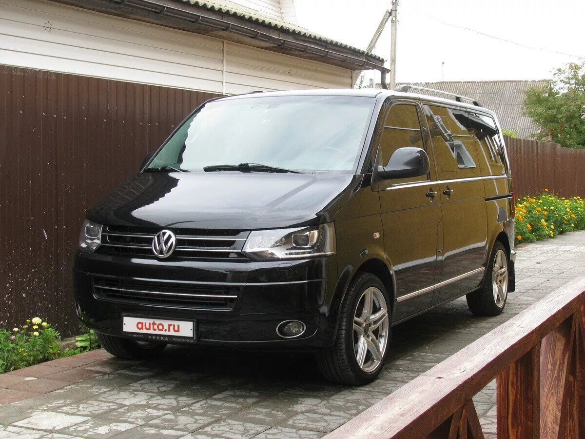 Купить фольксваген дизель в белоруссии. Volkswagen Multivan t5 Black. Т-5 Фольксваген 2.5. Volkswagen Multivan t5 Рестайлинг. Фольксваген Каравелла т5 Рестайлинг.