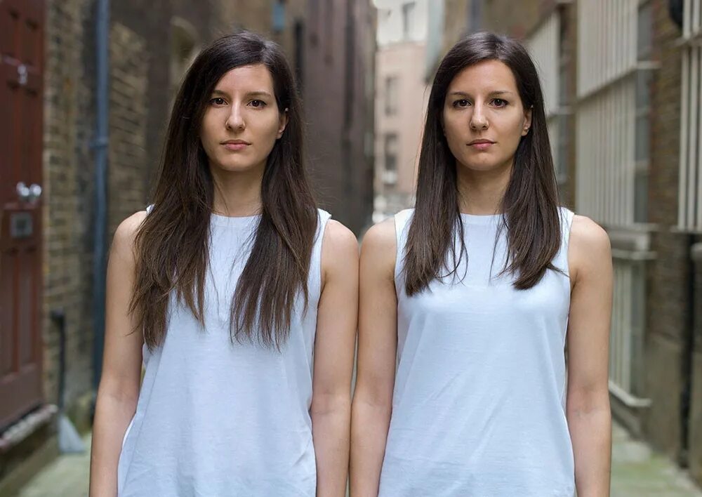 Найди поросенка на картинке. Найди попугая. Найди одинаковые карточки для детей 4-5 лет. Ее на две одинаковые. Найди двух одинаковых животных.