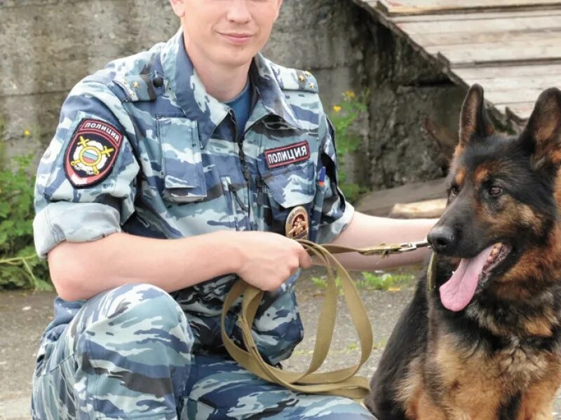 Кинолог с собакой. Полицейский с собакой. Иван зубко кинолог. Портрет кинолога. Кузнецова ирина кинолог.