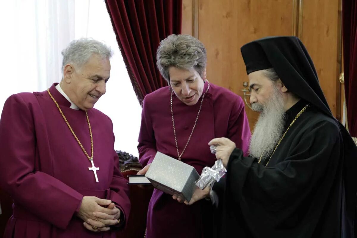 епископ англиканской церкви. женщина епископ. епископ англиканской церкви. женщина епископ. епископ люсона.