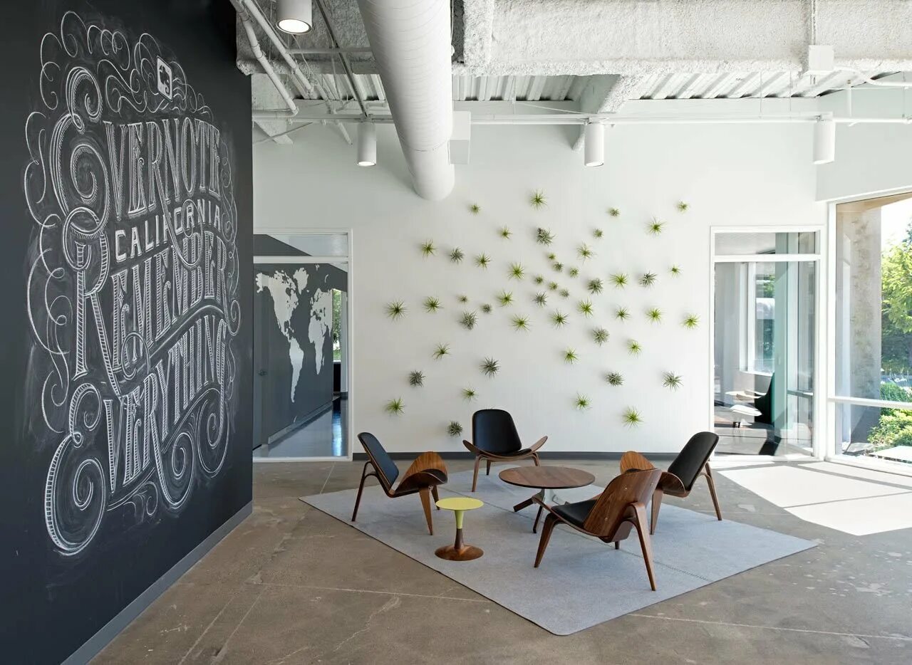 Стильное пространство. Креативный интерьер офиса. Необычные интерьеры офисов. Декор стен в офисе. Креативные стены в интерьере.