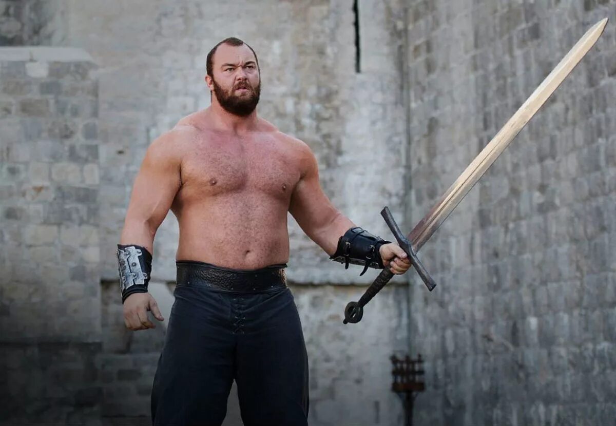 Хафтор джулиус бьёрнссон. Актер играющий гору. Григор клиган игра престолов. Иэн уайт григор клиган. Григор гора клиган.
