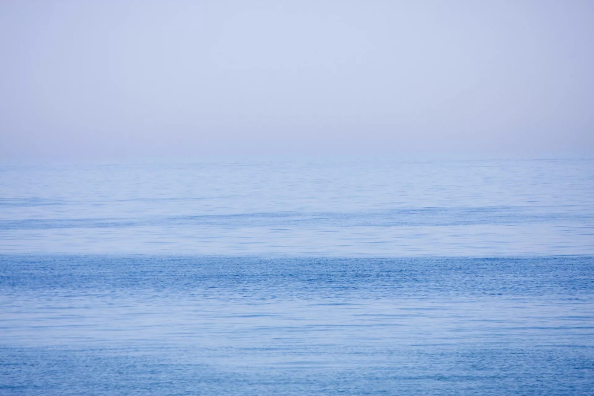 Красивое голубое море. Безмятежно голубой. Фон море. Море небо. Безмятежно голубой.