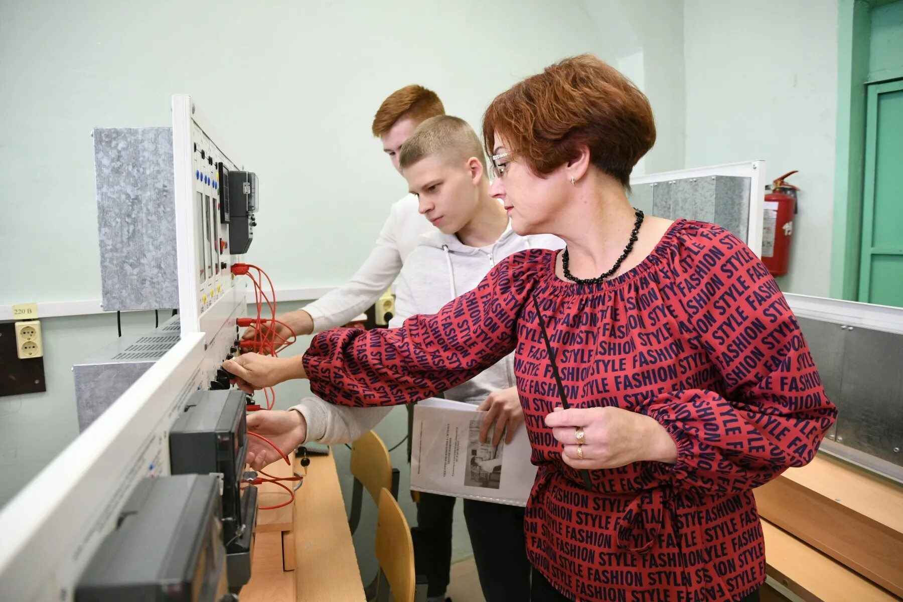 Преподаватель техникума вакансии. Ревдинский многопрофильный техникум Ревда РМТ. Ревда многопрофильный техникум преподаватели. Куратор в колледже. Учителя в техникуме.