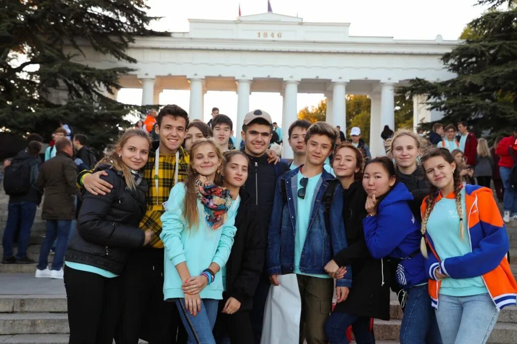 Кампус молодежных. Кампус нефтеюганск. Qmen молодежный кампус. Qmen молодежный кампус. Кампус актеры.