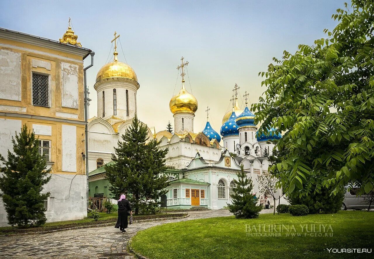 Свято троицкий москва. Троице-Сергиева Лавра Сергиев Посад. Сергиевская Лавра Сергиев Посад. Свято-Троицкий монастырь Сергиев Посад. Троицкая Лавра в Сергиевом Посаде.