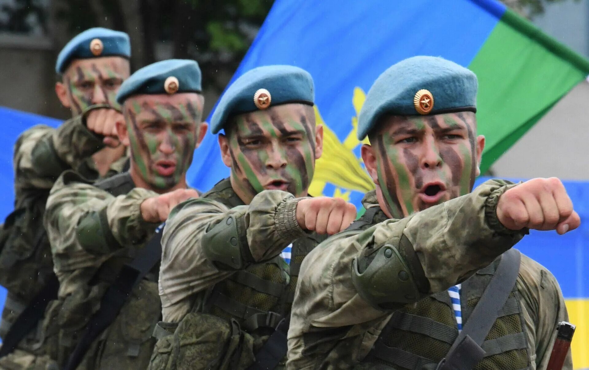 Десантники на параде победы. Великие десантники. Савковский сергей эдуардович вдв. Форма десантника. Союз десантников сибири.