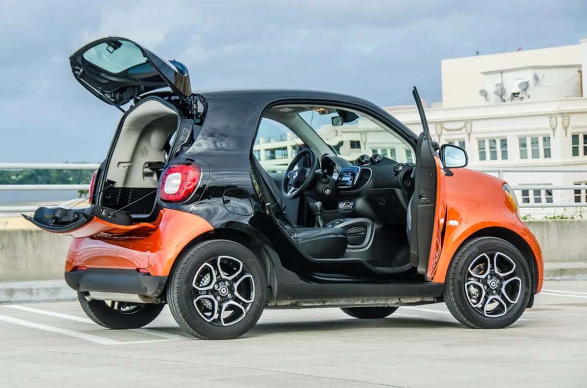 Купить смарт в ярославле. Smart Fortwo 2023. Mercedes Smart Fortwo. Двухместный Smart Fortwo. Мини-кар Smart Fortwo 2.