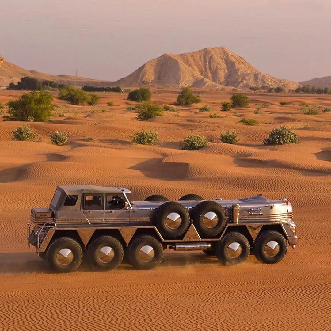 Пустыня ездить. Jeep Wrangler арабского шейха. Десятиколесный внедорожник арабского шейха. Jeep Wrangler шейха Хамада. Dodge Power Wagon арабского шейха.
