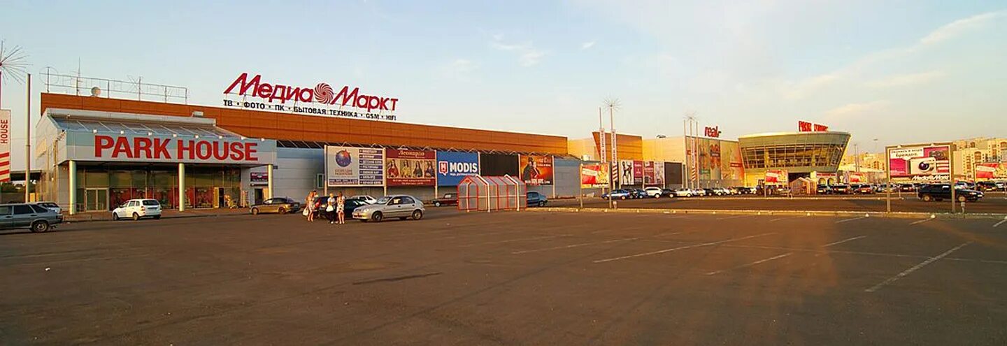Парк хаус магазин техники. Город Казань парк Хаус. ТРК парк Хаус Казань. Торговый центр парк Хаус Казань. Парк Хаус Казань фасад.