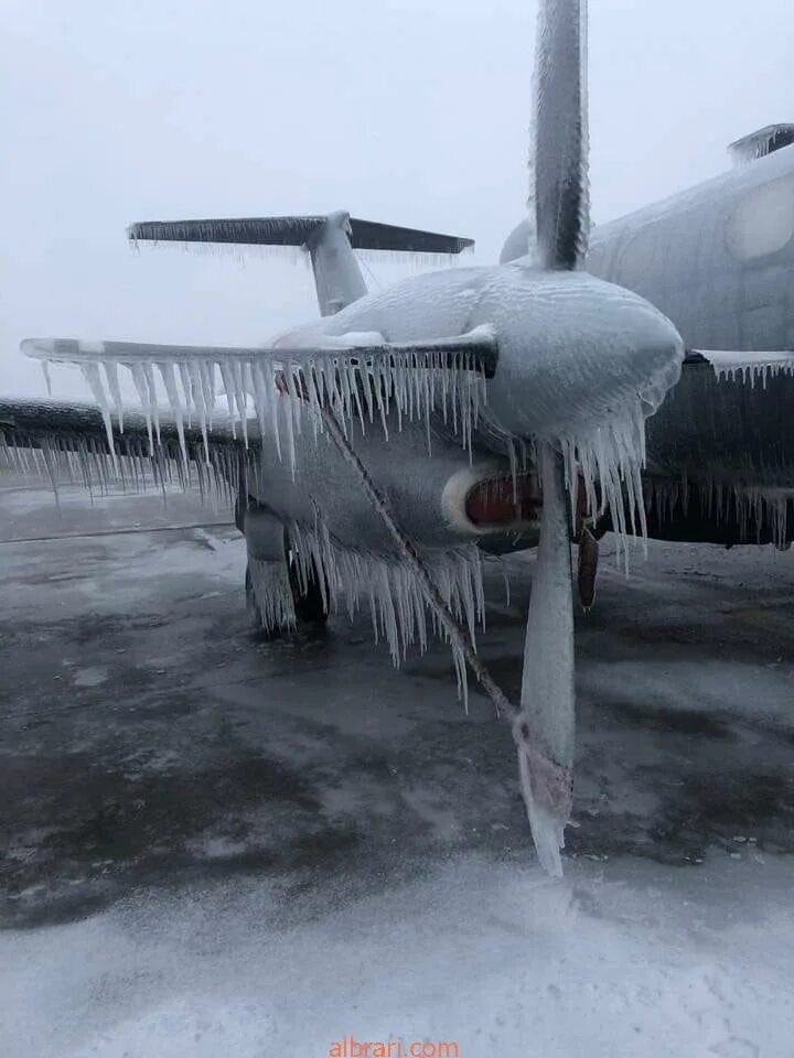 Обледенение крыльев самолёта. Обледенение самолета. L410 обледенение. S7 обледенение. Обледенение воздушных судов.