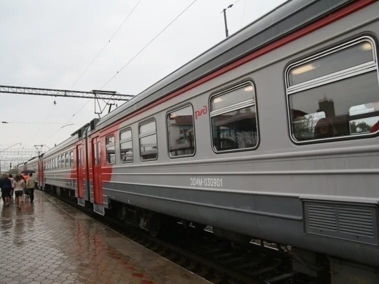 Электричка. Эд4м 0390. Жд вокзал татарск. Кормиловка жд вокзал омск. Электричка омск.