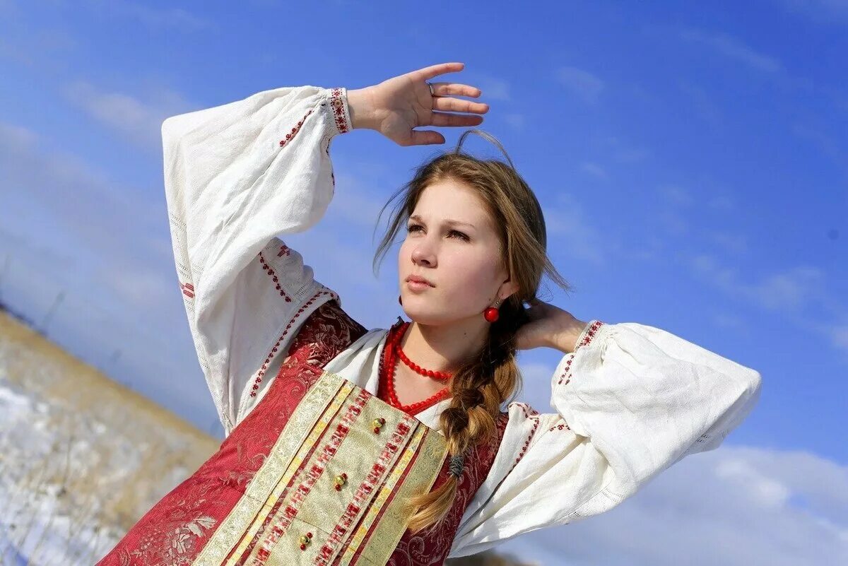 Народные девицы. Народные девицы. Девушка в русском костюме. Дарья лефлер в образе славянки. Народные девицы.