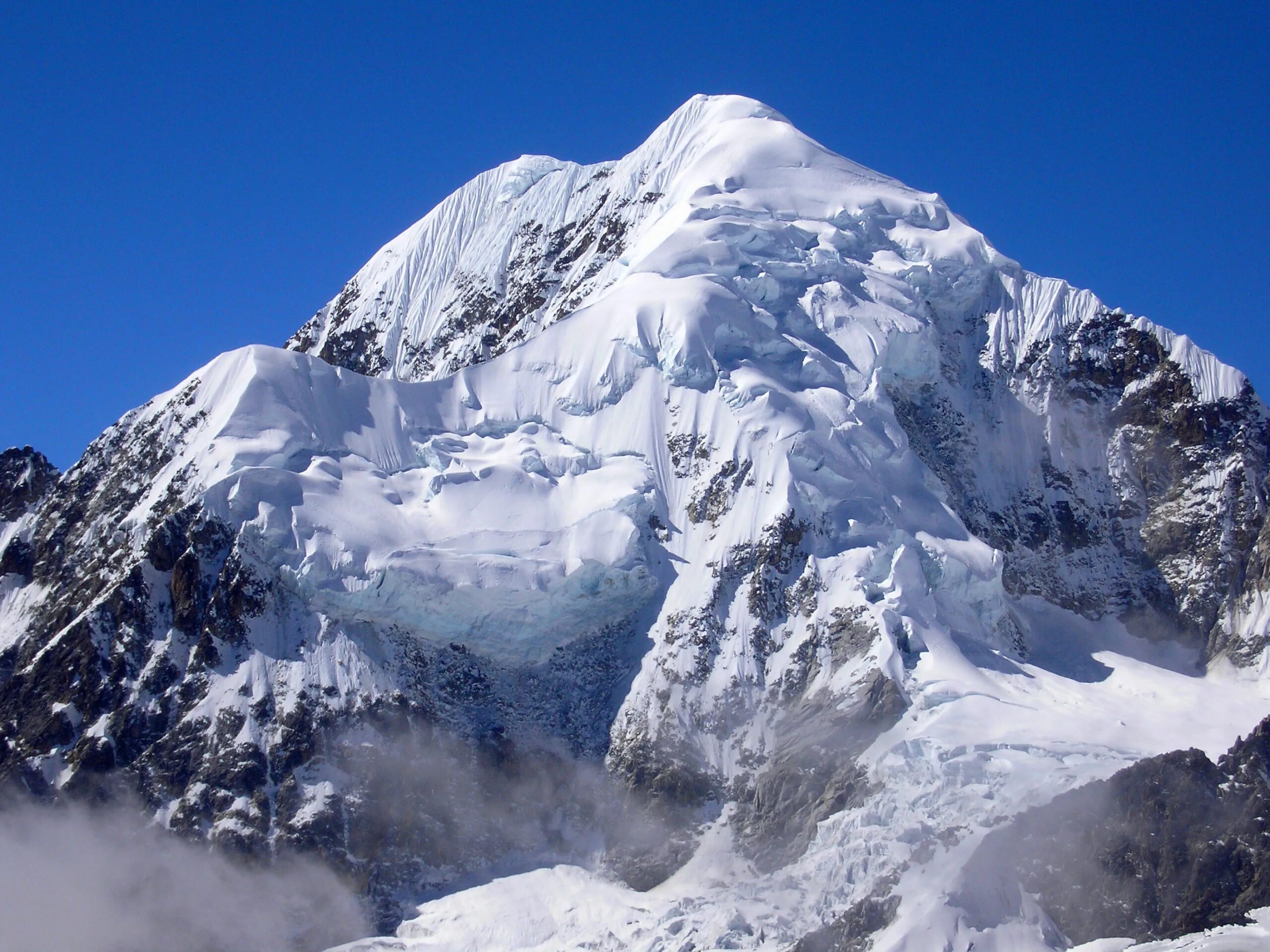 Боливия иллимани. Южная америка гора ильямпу. Южная америка гора ильямпу. Уаскаран национальный парк горы. Боливия гора илимани.