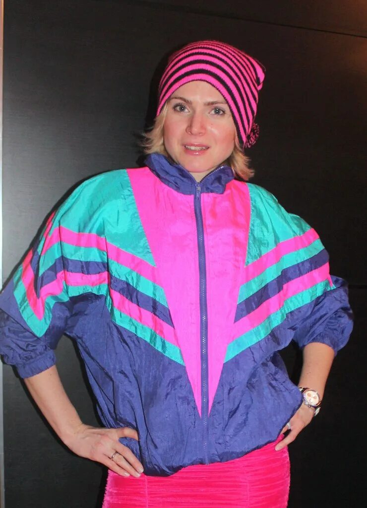 Костюм в стиле 90-х. Костюмы 90-х годов. Вещи 90х одежда. Прокат одежды 90 х. Костюм 90-х годов на вечеринку.