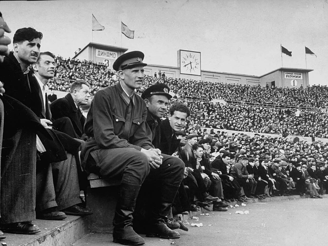 К лету 1941 года. Стадион динамо 1941. маргарет бурк-уайт фотографии москвы 1941. стадион динамо москва 1941. ссср до войны 1941.