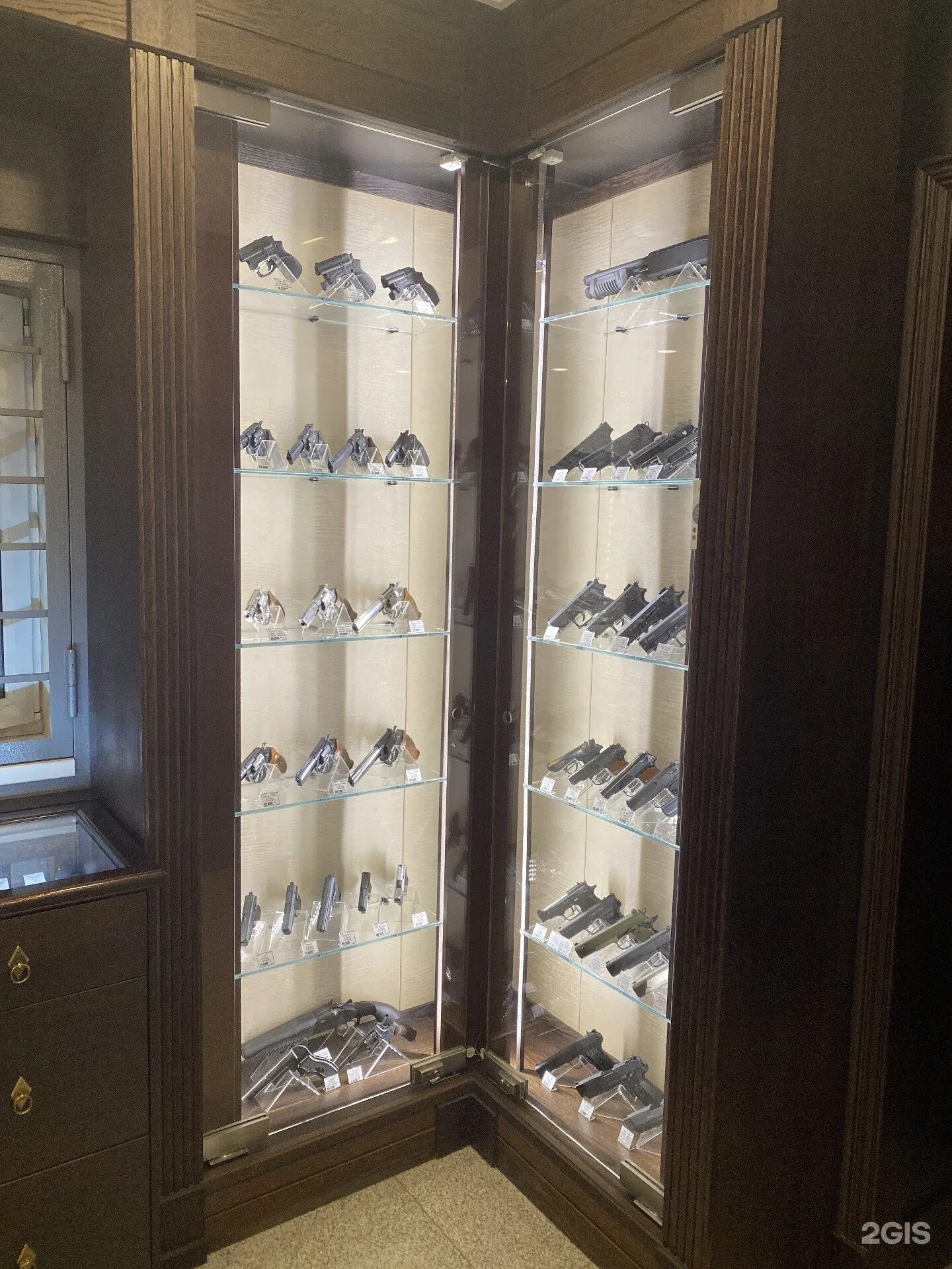 шпилечные и каплульные револьверы бэкон. ружейная мануфактура магазин красноярск сайт. сафари миасс оружейный магазин. оружейная мануфактура красноярск. оружейная комната.