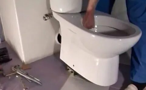 Как закрепить шатающийся унитаз к полу