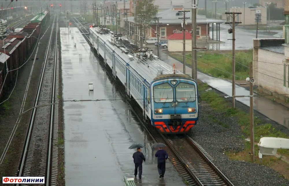 Пригородные электрички петрозаводск свирь. Пассажирский поезд на платформе. Вагон электрички фото. Электричка петрозаводск свирь. Савпэ информатор.