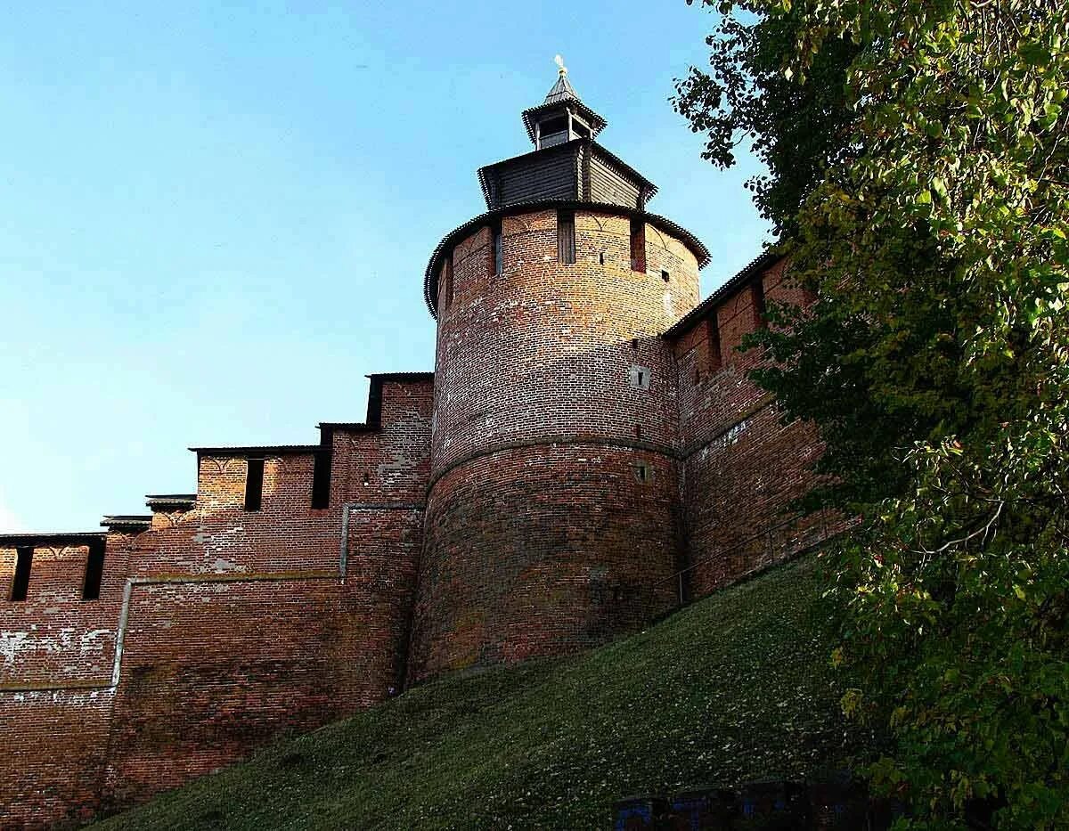 Тайницкая башня Нижегородский Кремль. Часовая башня Кремля Нижний Новгород. Часовая башня Нижегородский Кремль башни Нижегородского Кремля. Часовая башнянидегородского Кремля.