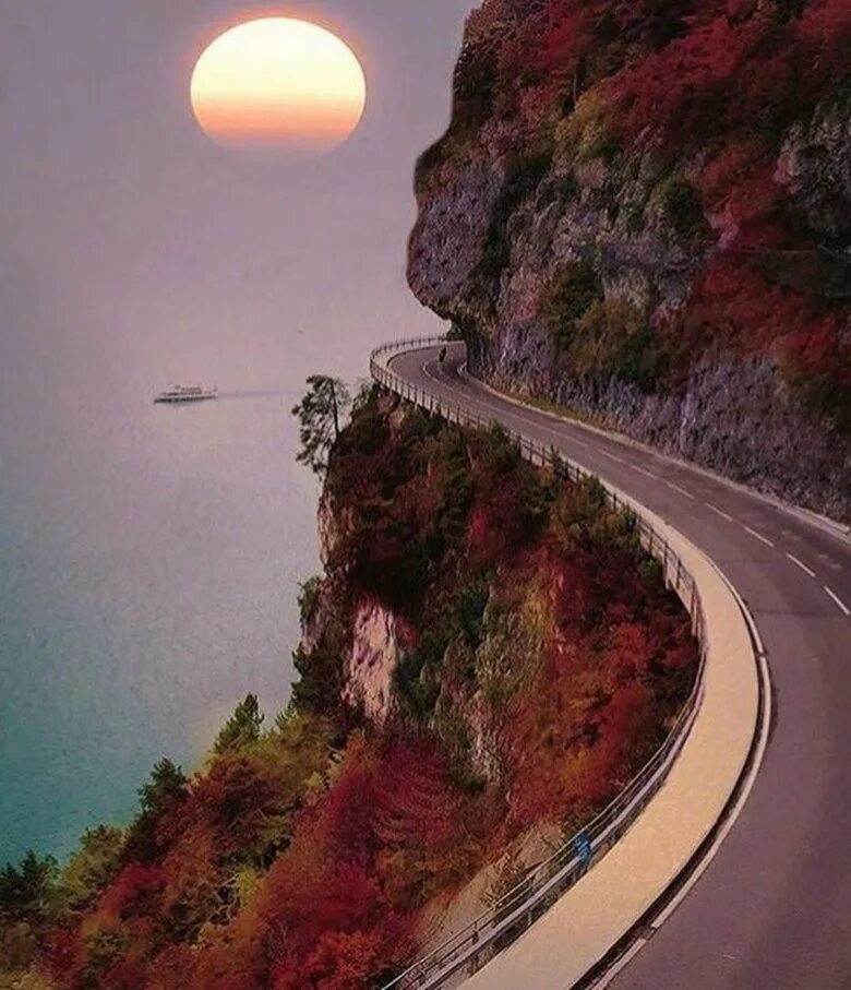 Сколько там дорог. Дорога вдоль озера тун Швейцария. Красивые дороги. Крутая дорога в горах. Жизненные дороги.