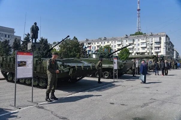 Луганск 2022. Военная техника в Луганске. Военная техника в Донецке. Военная техника РФ.