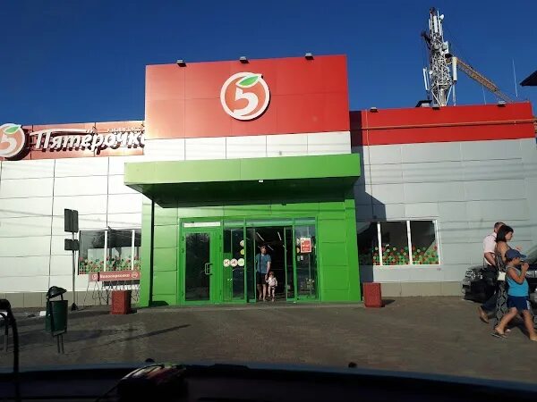Большая пятерочка. Пчтерочкательмана батайск. Пятерочка улица куйбышева. Пятерочка новочеркасск. Магазин пятерочка в деревне.