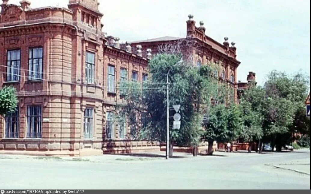 Радищева 20 саратов педагогический колледж. К борисова. Педучилище кумертау старое здание. Пед училище. Здание педучилища в бутурлиновке.