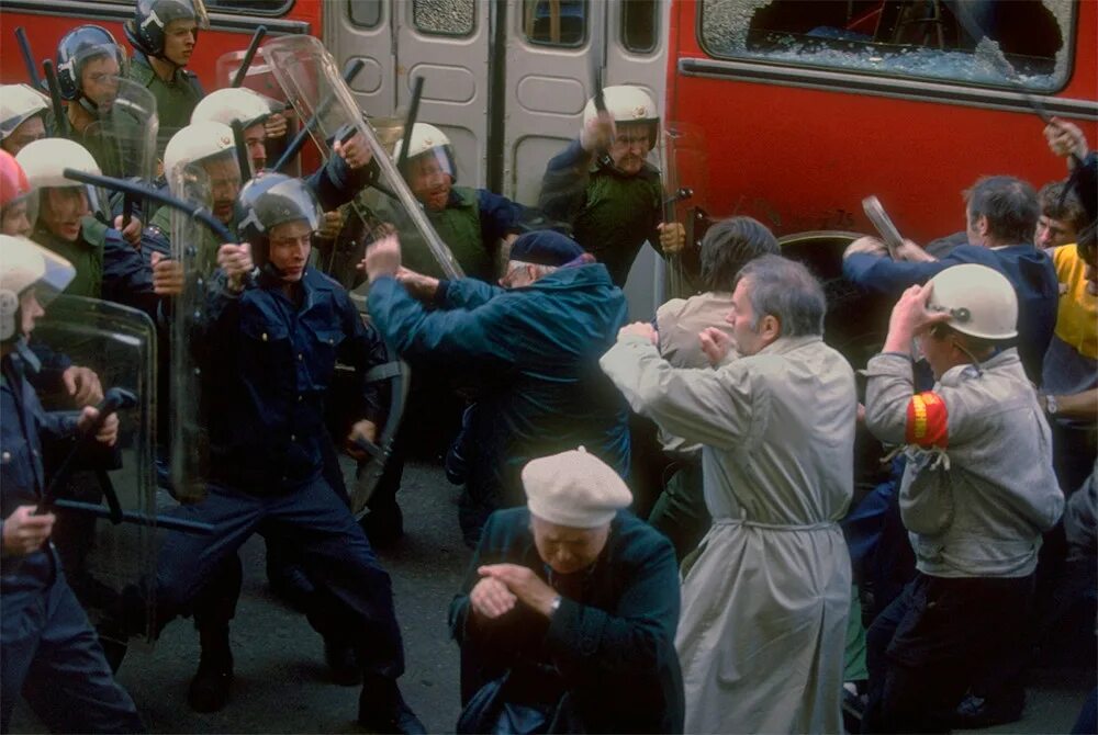Кровавый Первомай 1993 года в Москве. Первомайская демонстрация в Москве 1993.