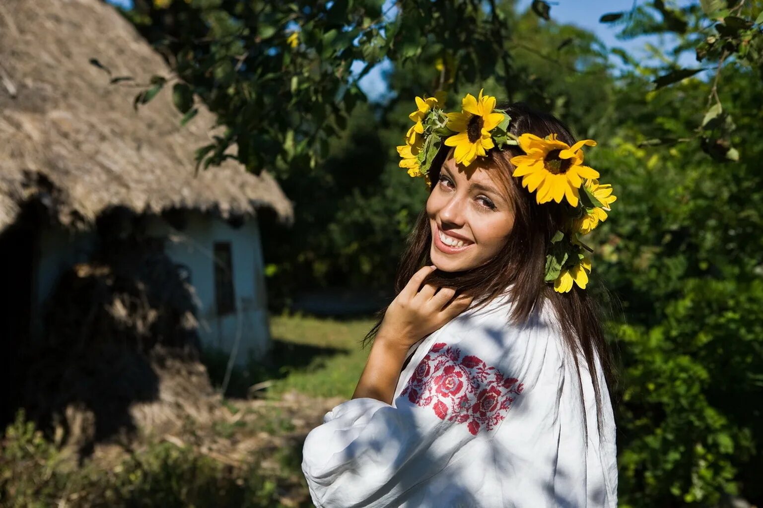 Славянские девушки. Славянские девушки самые красивые. Костюм украинской девушки. Красивые Украинки.